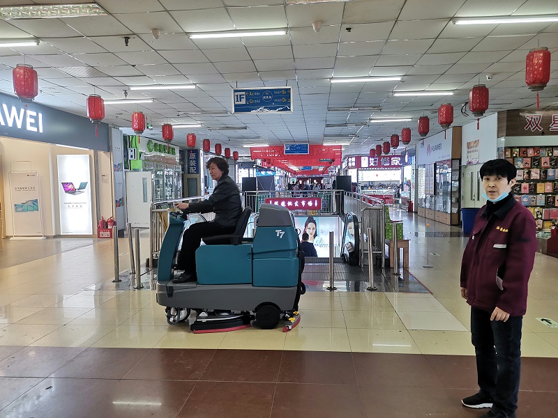 坦能洗地机