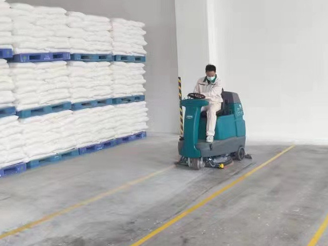 工厂洗地机全自动拖地车能够清洁水泥地面吗?