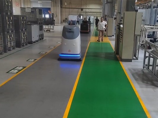 山东 20000 平轮胎车间无人洗地机选型指南