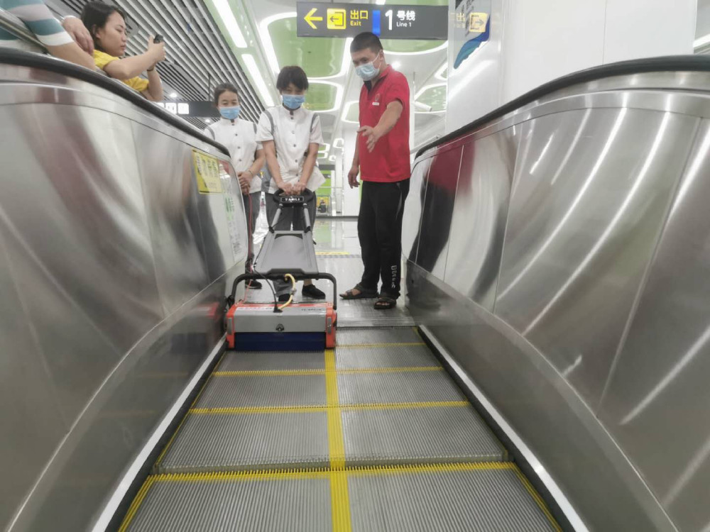 疫情反复，地铁扶梯清洁消毒这样做！