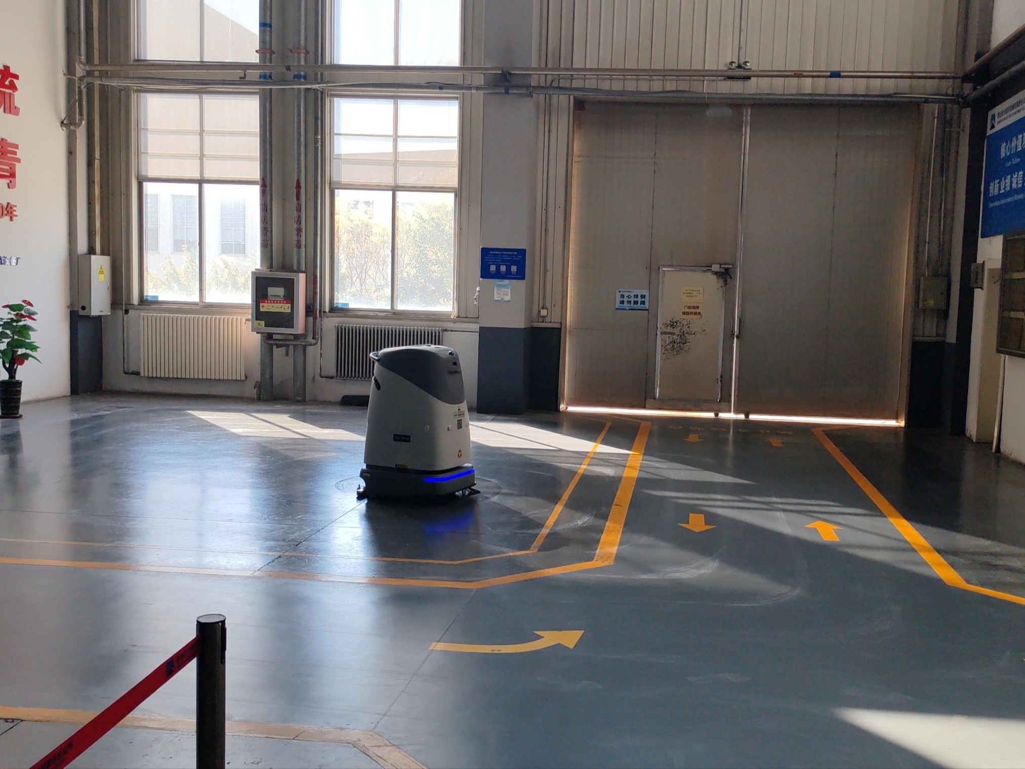 冲压车间油污难题不用愁！坦力无人机器人守护整洁与安全